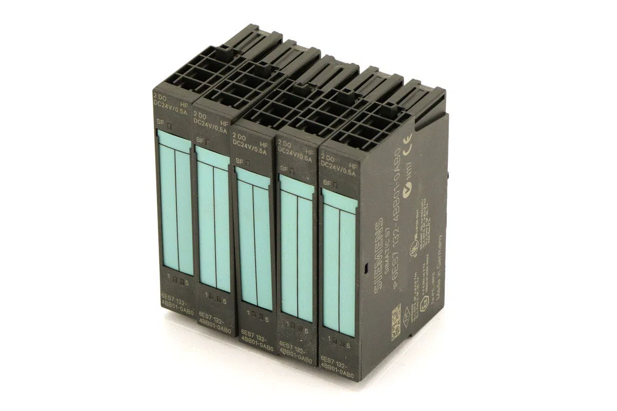 SIEMENS ET 200S SIMATIC S7 6ES7 132-4BB01-0AB0 PLC I/O Modules DC24V/0.5A